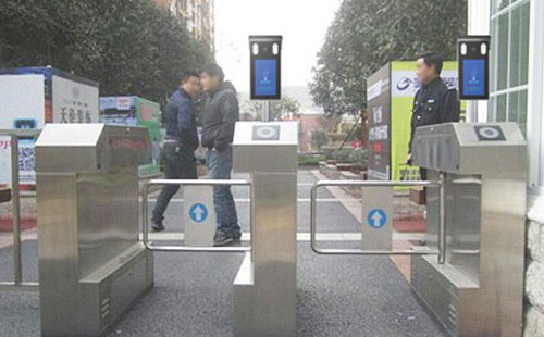 小區(qū)安裝一套人臉識別管理系統(tǒng)要多少錢？