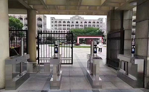 人臉識別進出管理在應用上有哪些優(yōu)勢？